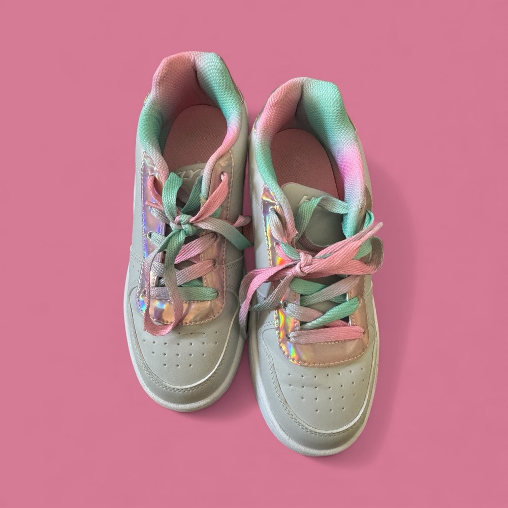 Heelys  Kids Sneakers Girls size 3 Like New